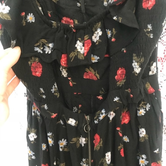 American eagle floral ruffle sleeve romper - Picture 7 of 13
